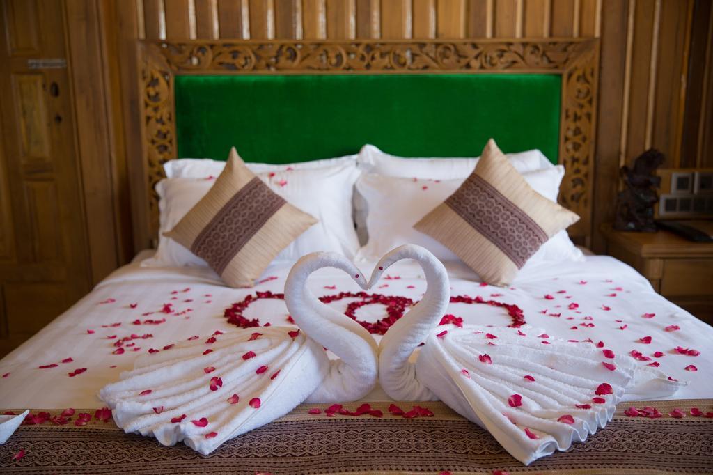 Mandalay Karaweik Mobile Hotel 객실 사진