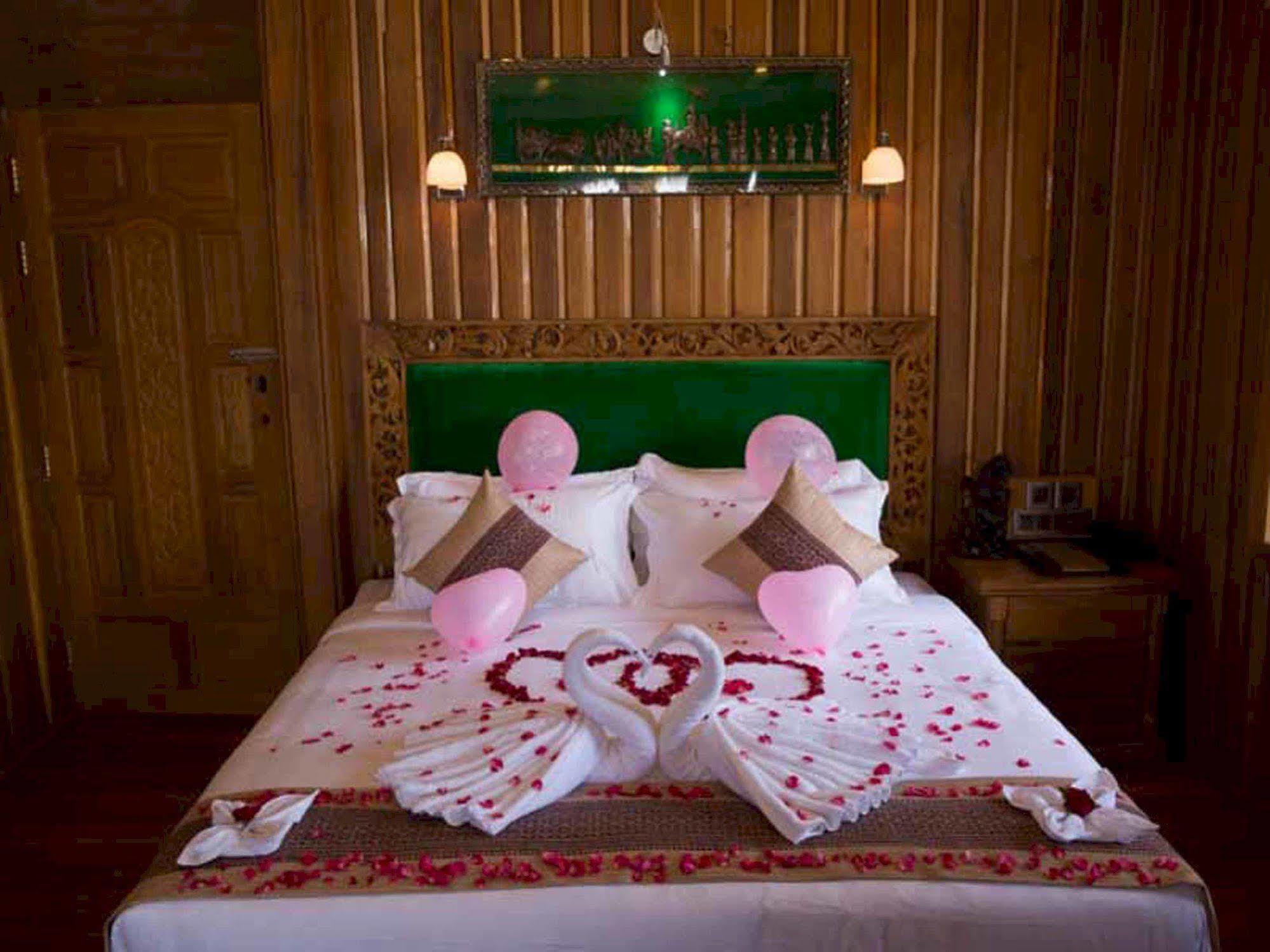 Mandalay Karaweik Mobile Hotel 외부 사진
