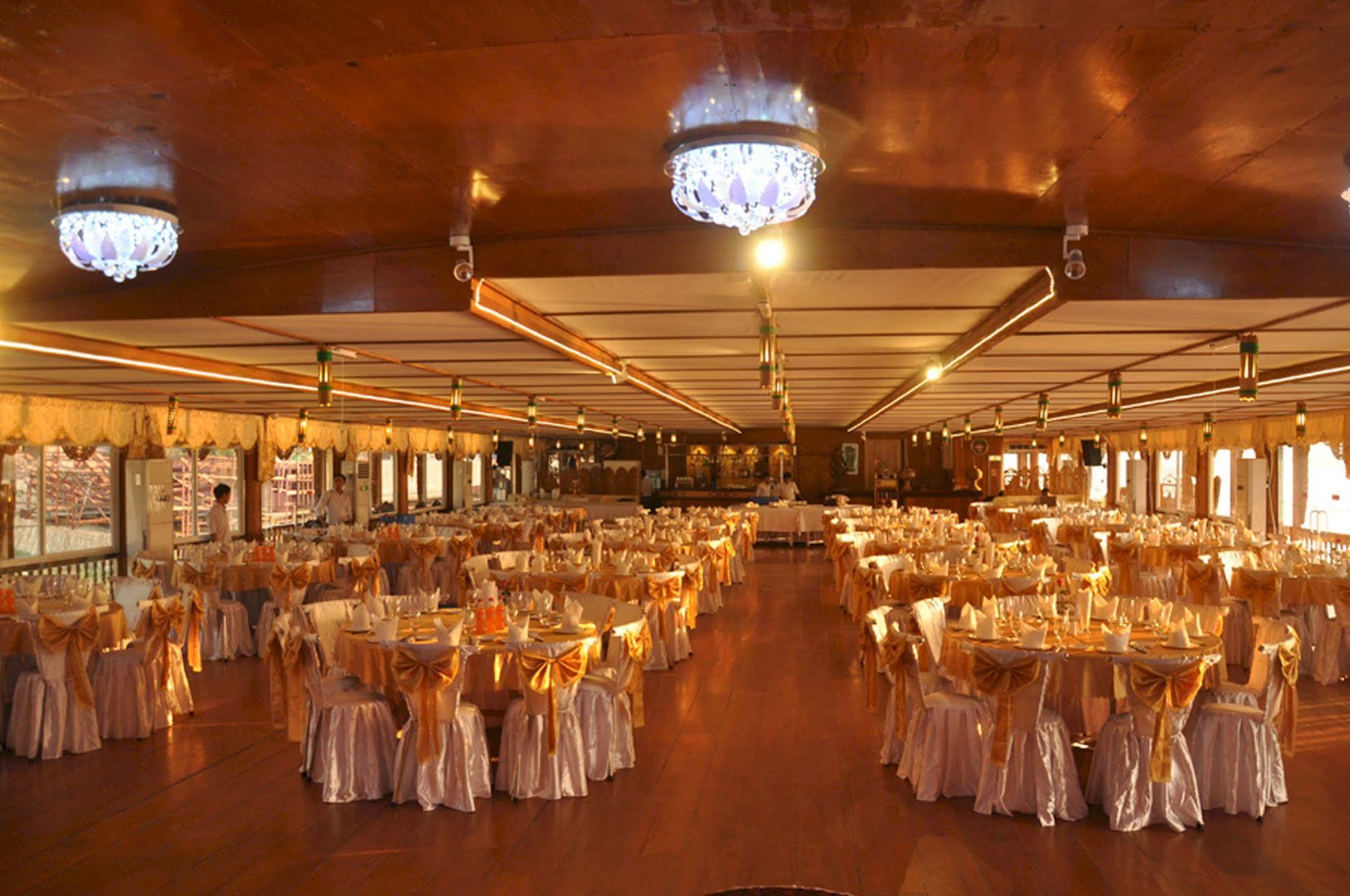 Mandalay Karaweik Mobile Hotel 외부 사진