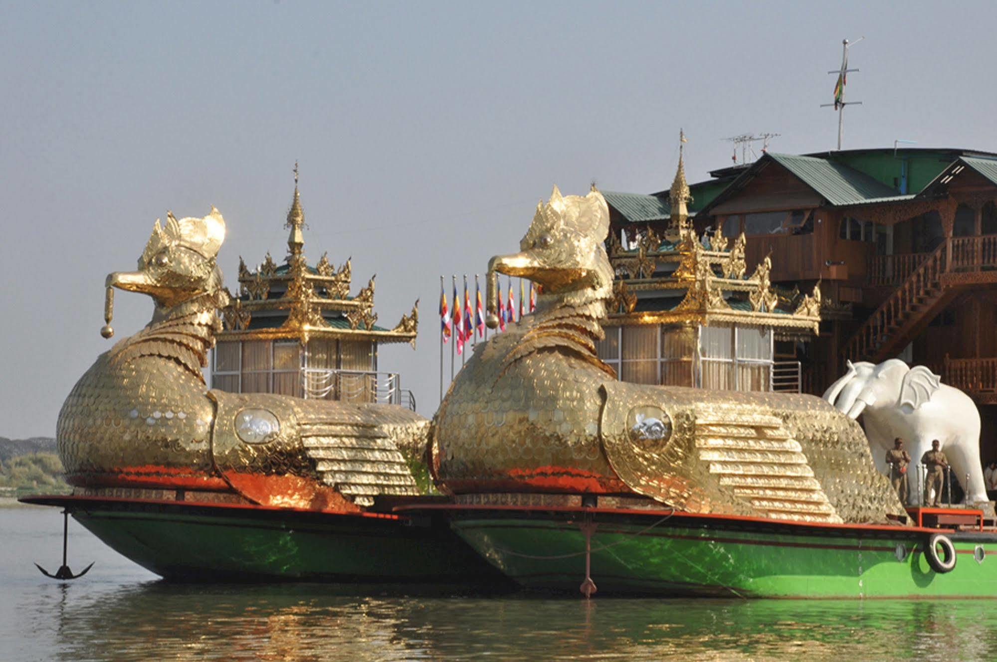 Mandalay Karaweik Mobile Hotel 외부 사진