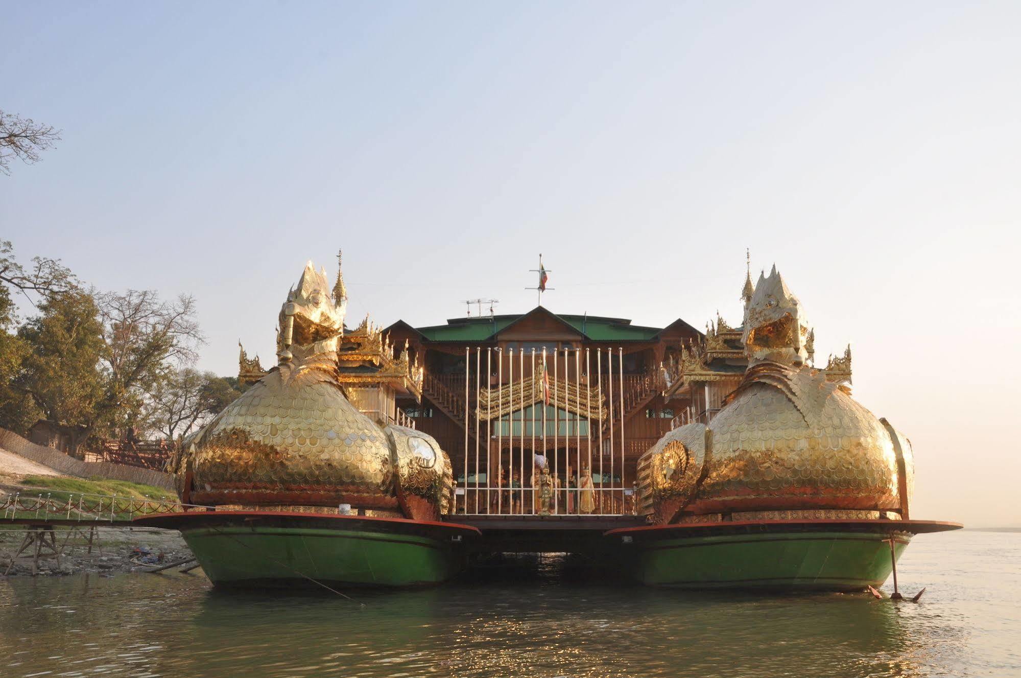 Mandalay Karaweik Mobile Hotel 외부 사진