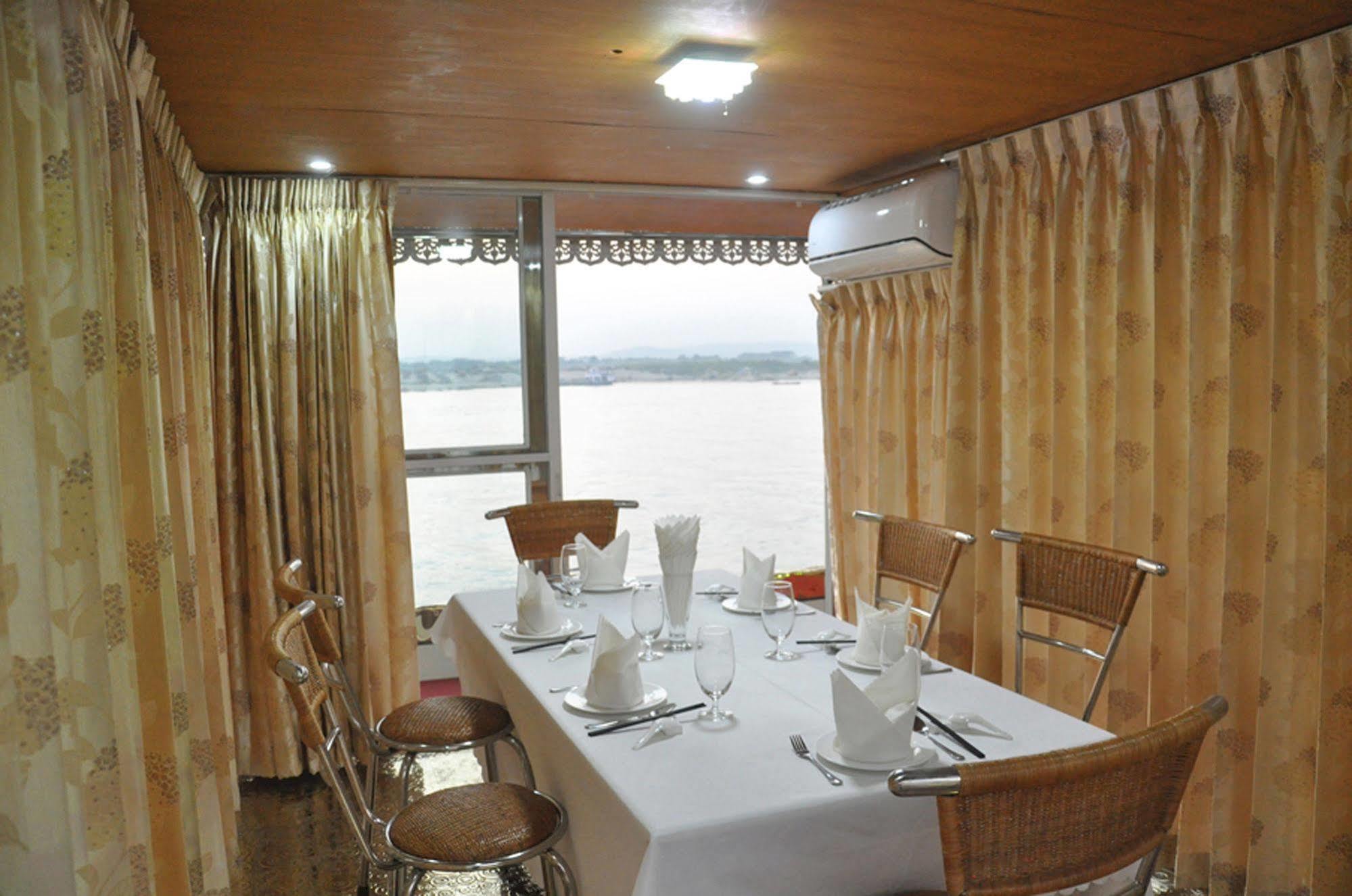 Mandalay Karaweik Mobile Hotel 외부 사진